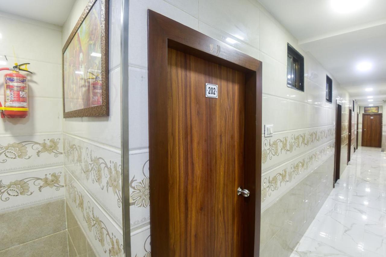 Готель Oyo 63295 T Junction Residency Мумбаї Екстер'єр фото